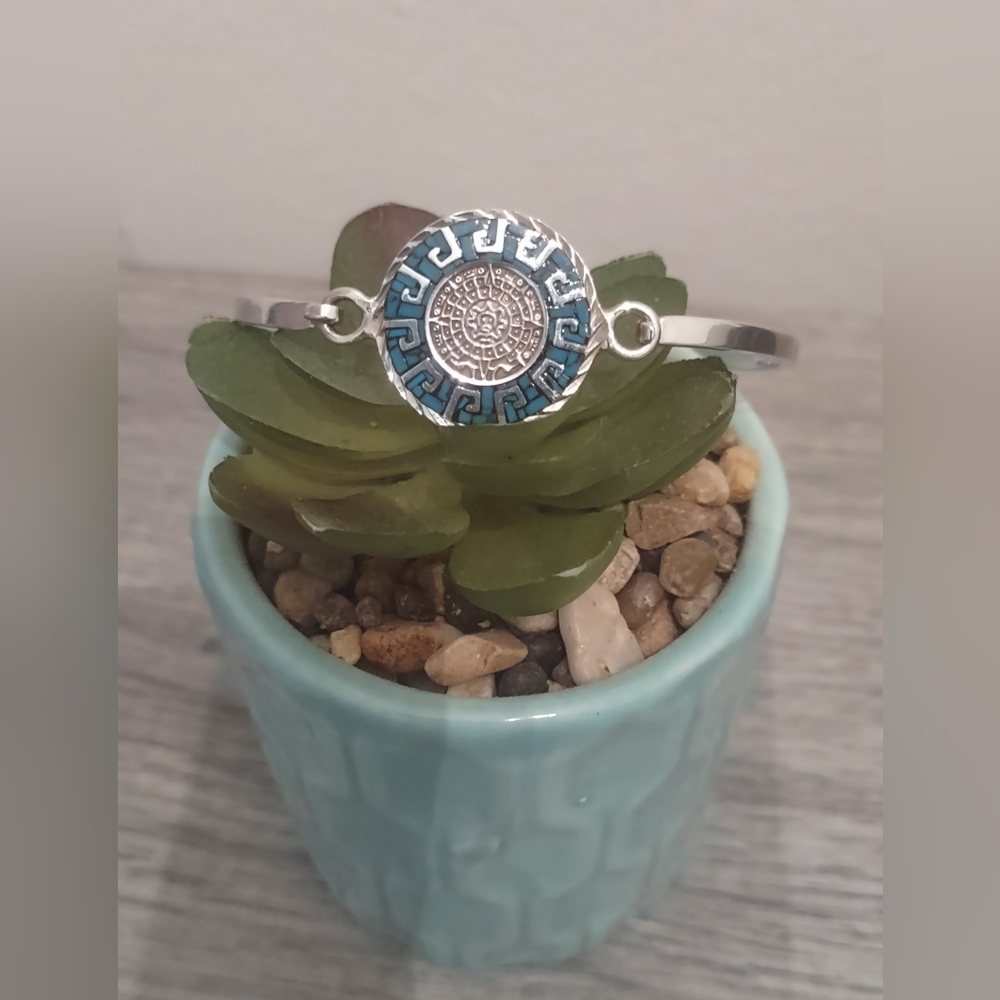 MD-72 Mexico 925 Stamped. Sterling Silver Bracelet Featuring A Turquoise Inlay.